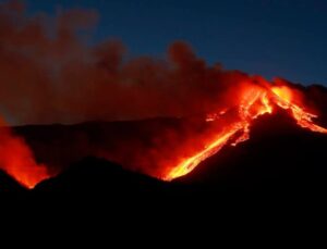 Evvel Japonya, Artık de İtalya ve İzlanda… Dünyanın Dört Bir Yanındaki Volkanlar Neden Durup Dururken Faaliyete Geçti?