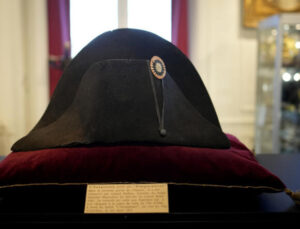 Napolyon Bonapart’ın İkonik Şapkası, Açık Artırmada On Milyonlarca TL’ye Satıldı